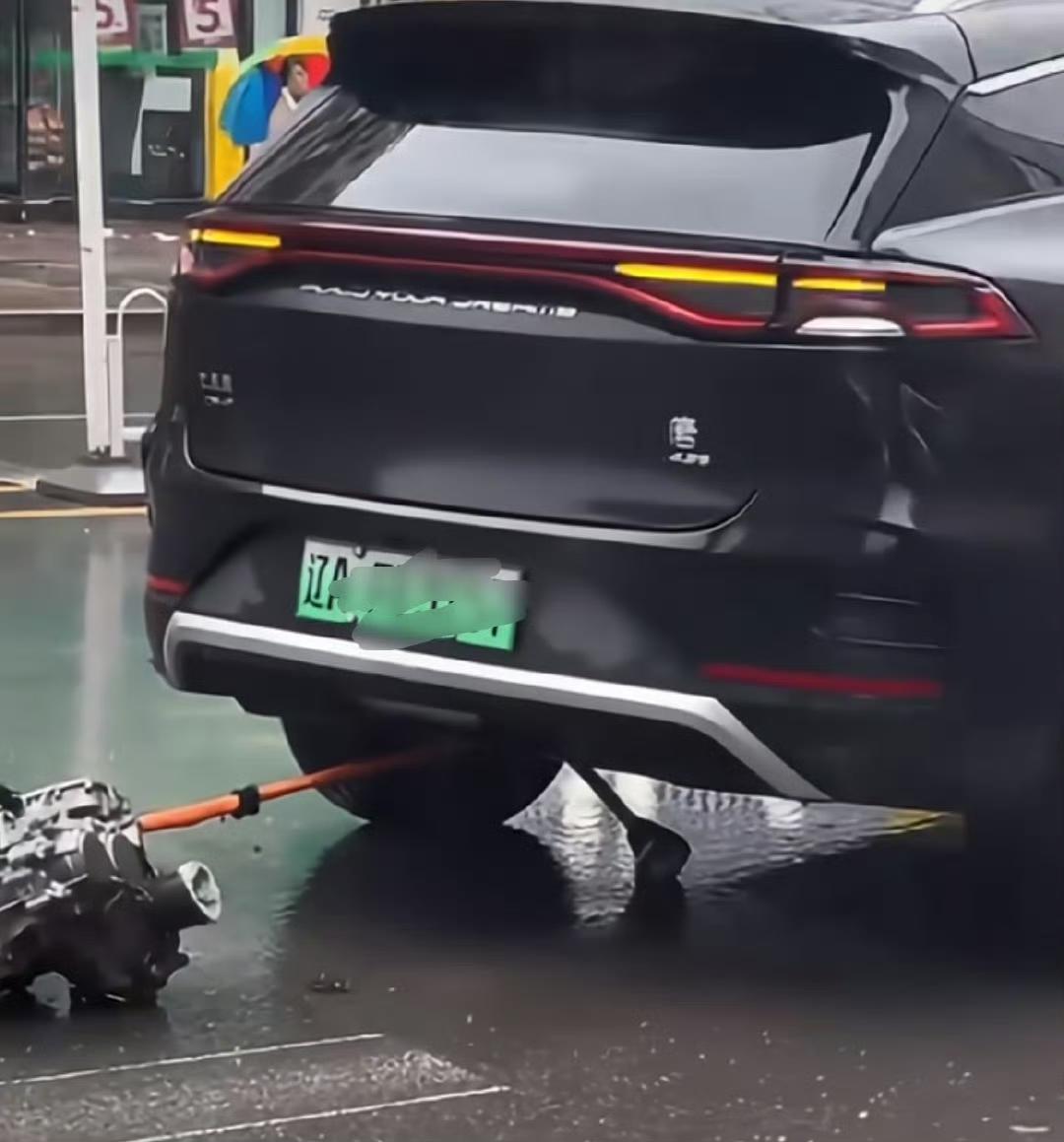对于沈阳暴雨中的比亚迪唐，虽然网上很多人带节奏，还是希望厂家给一个官方回复，以正