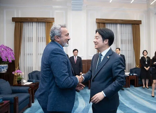 6月16日，赖清德向窜访台湾省的美联邦众院“国会台湾连线”共同主席贝拉汇报工作。