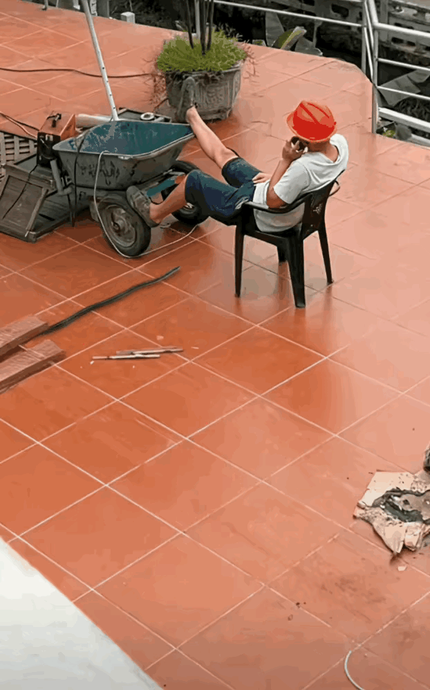要是我，早已吓得撒腿就跑了[捂脸哭]
