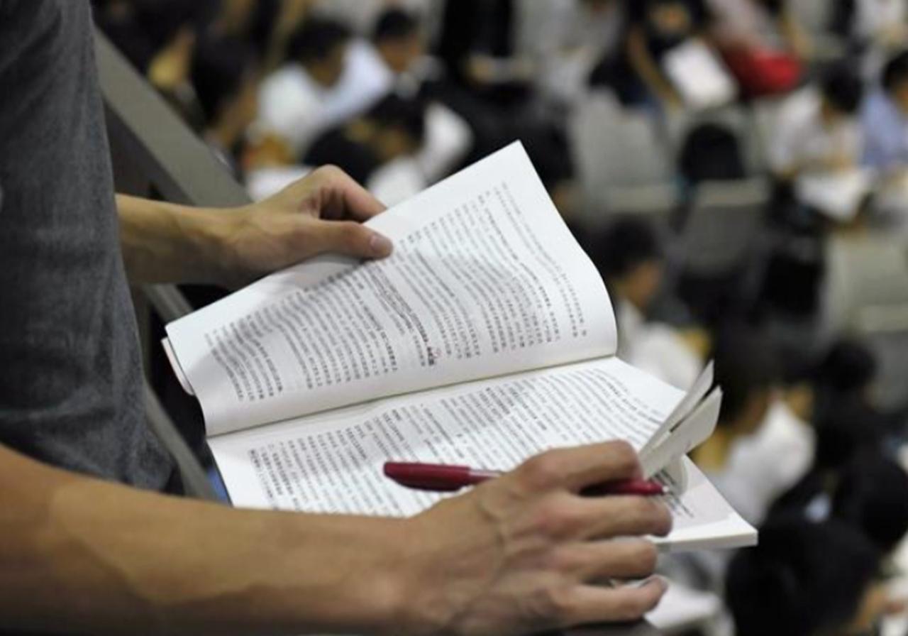 衡水中学风光不再？2025年，衡水中学的清北录取人数，正在慢慢被别的学校追平