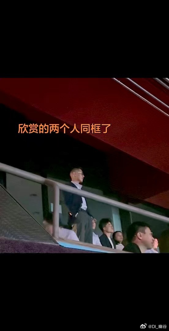 #幽谷的碎碎念#赵雷的鸟巢演唱会，我喜欢欣赏的两个人同框了，网上看到的，不知道是不是真的，还是p上去