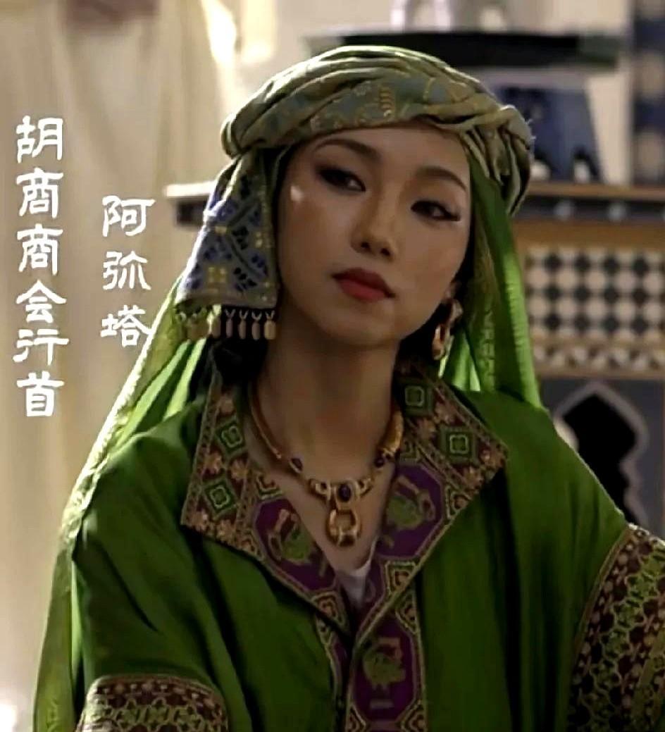 身份瞒不住了！那尔那茜外公是传奇英雄，她却因特权争议被骂上热搜。说实话现在真挺