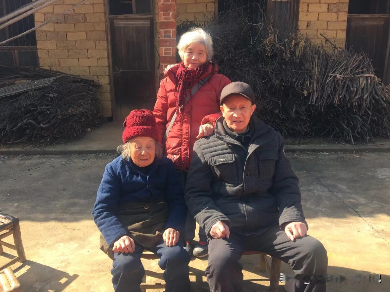 我大姑走的时候是105岁！你们一定以为她吃得好，住得好，儿女孝顺！那就错了！大