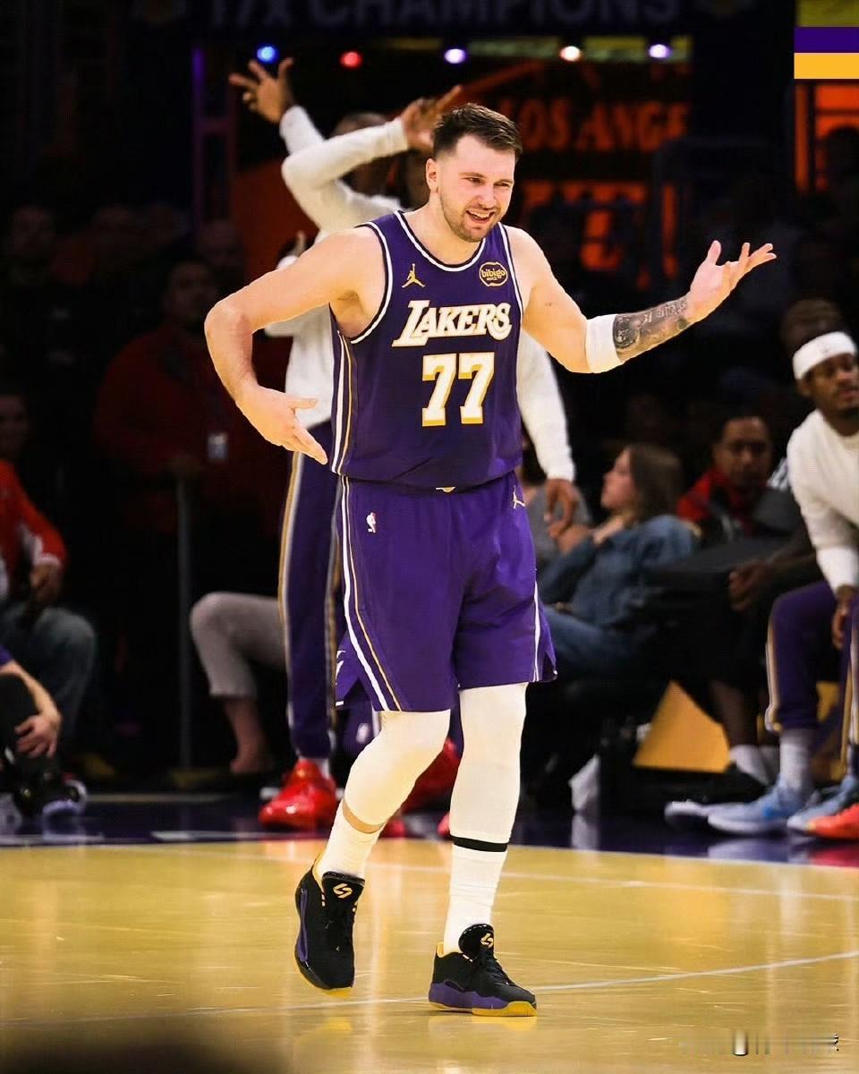 小组第一！湖人队晋级八强！5.3万美金到手！今天的NBA杯赛，主场作战的湖人