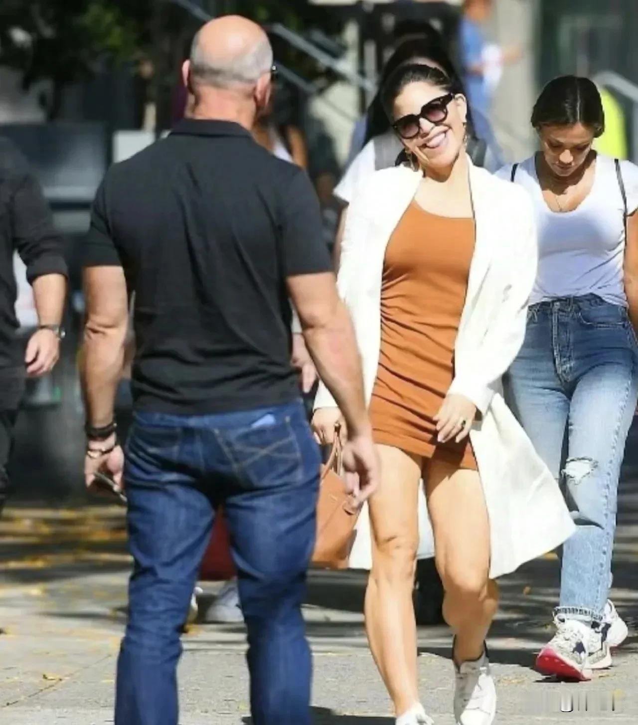 说实话，女人也会喜欢桑切斯，因为如果自己的身边有一个能激发你活力、心气和快乐的人