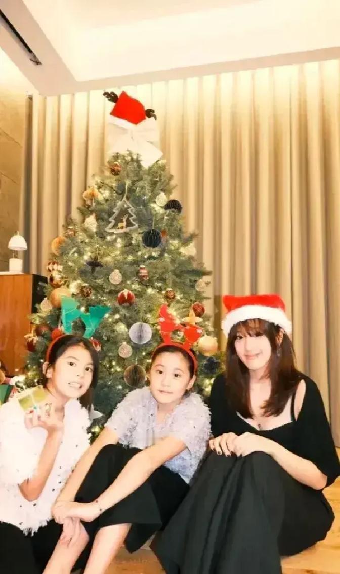 孙志浩输了。输在18岁女儿成年后的第一个圣诞节。梧桐妹的抚养权协议在202