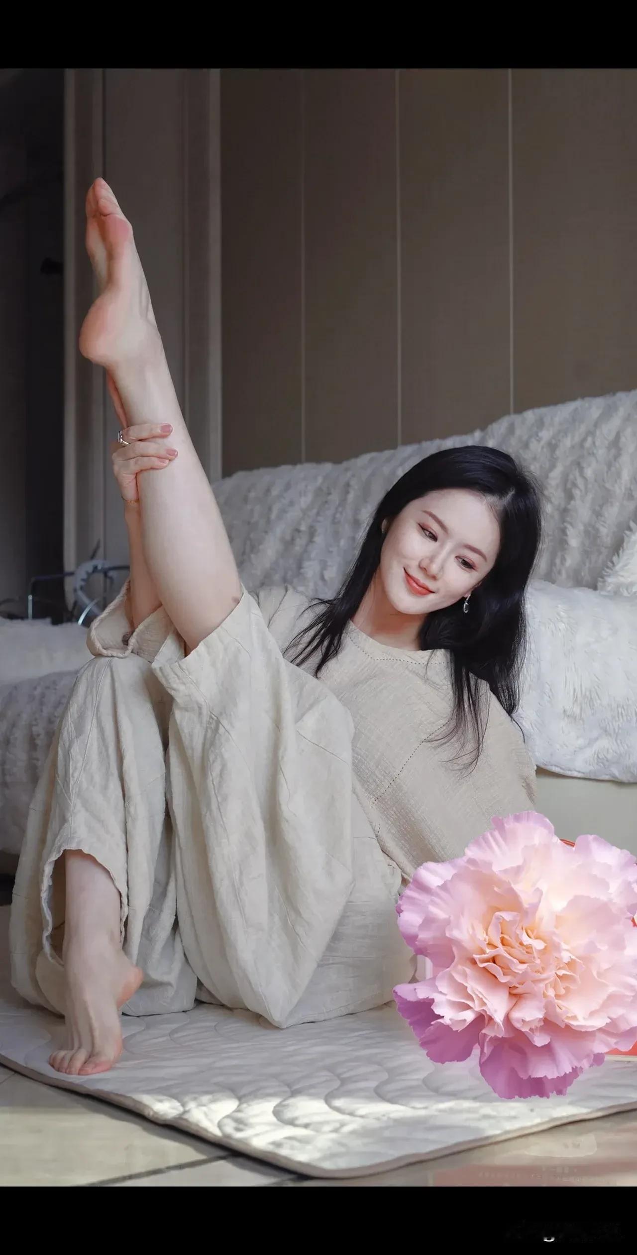 比起有人左右情绪的日子，我更喜欢无人问津的时光……