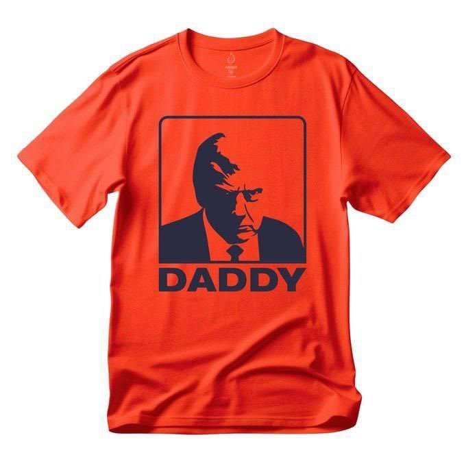 川普团队发布了“DADDY”T恤[笑着哭]论辱欧还是川普专业啊[捂脸哭]特