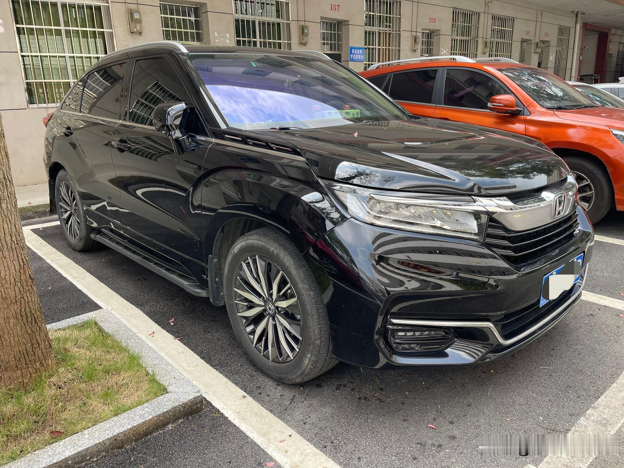 最近朋友入手了辆本田冠道AVANCIER370TURBO我拿着用了一周，今天来聊聊用车感受：整体来说