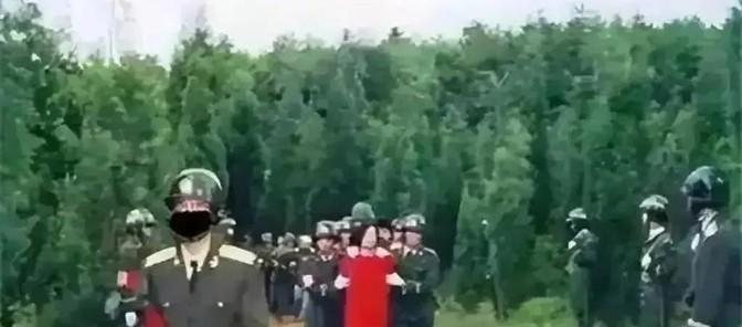 1999年，美女死刑犯尹艳萍，在即将被执行枪决之前，女狱狱警问她：“你还有什么愿