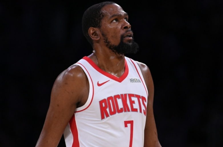 杜兰特说“更舒服了”，但他真正想说的是“我终于不用一个人扛了”