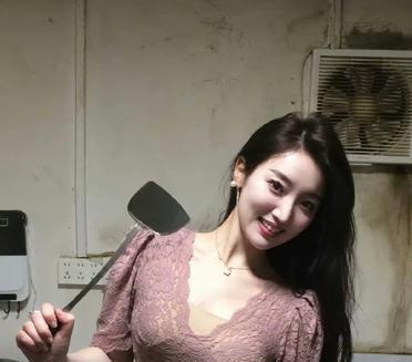 比小白菜还嫩的女朋友！你羡慕吗？