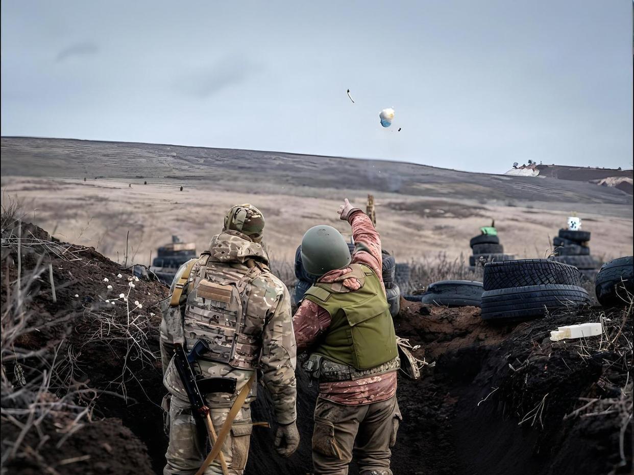 完犊子了，俄军突破盖丘尔河防线，这样的话，俄大规模集群的作战模式又能操作了，如果