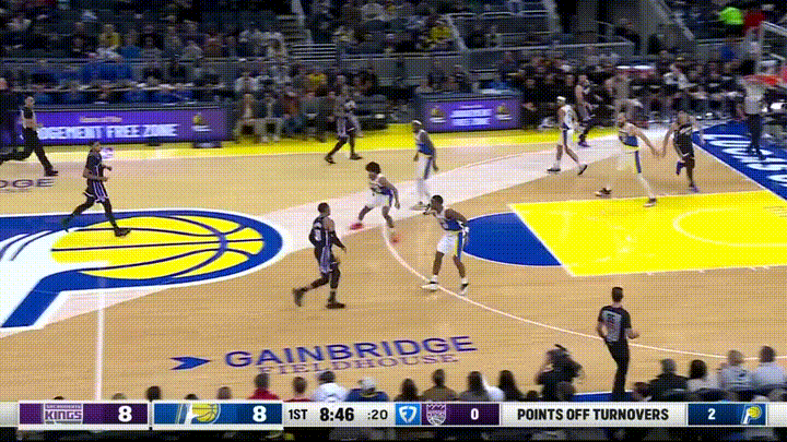 国王老将威斯布鲁克再现经典的摇娃娃庆祝动作！在今天国王客场挑战步行者的比赛中，当