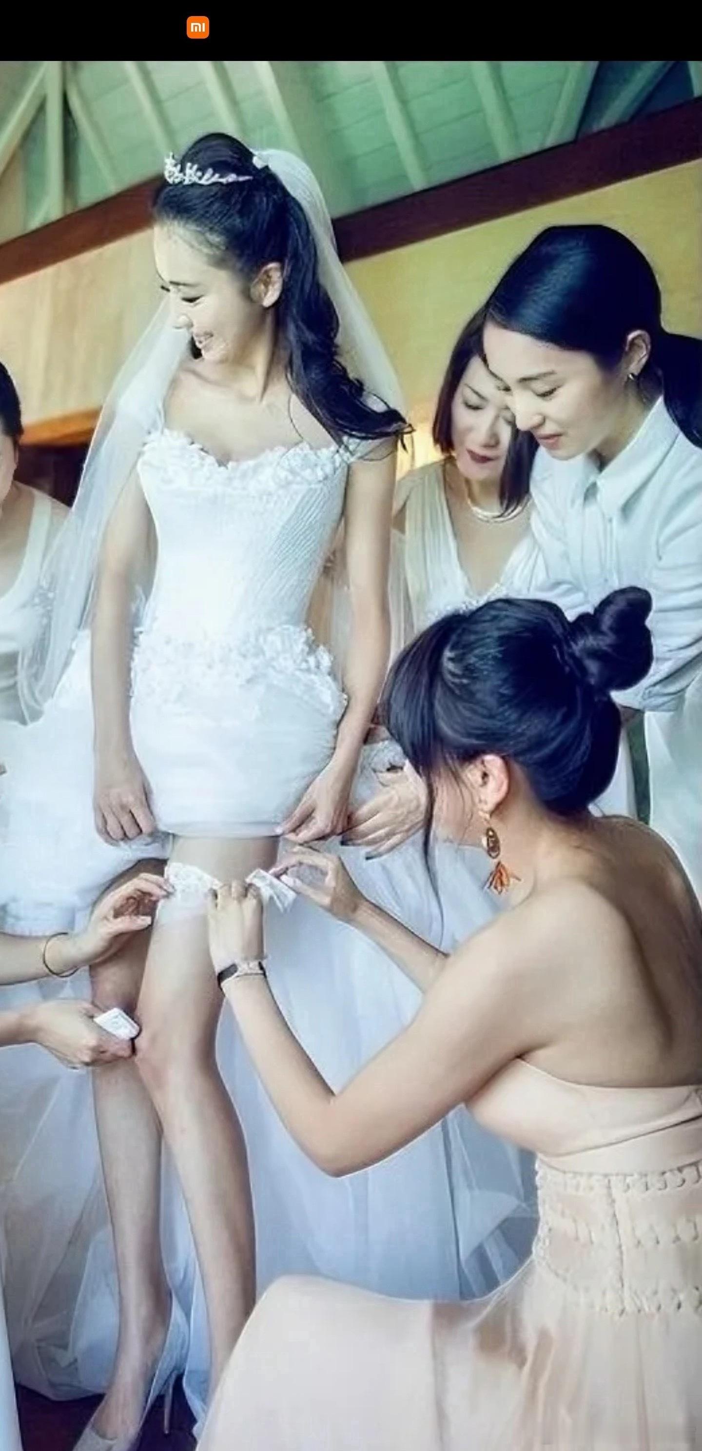 万万没有想到，佟丽娅嫁人的时候，董璇居然也在，白瞎我看了十几年电视。