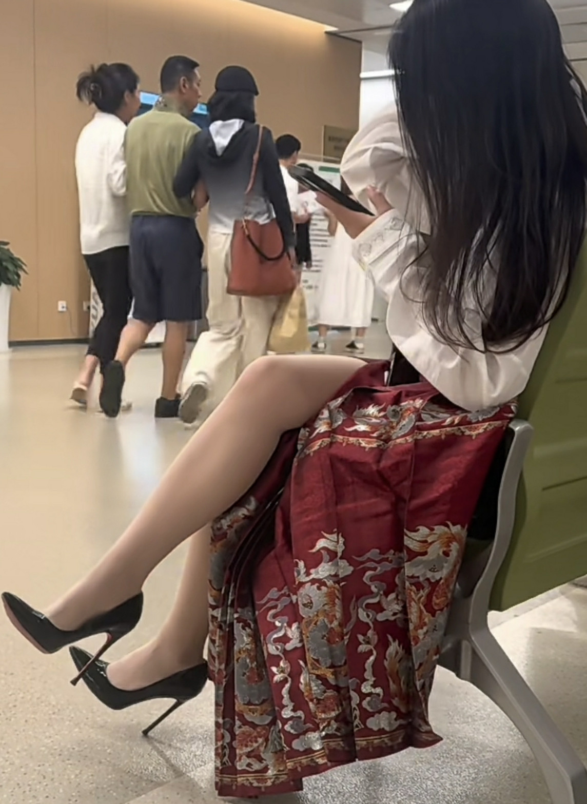 身后大哥才是人生赢家