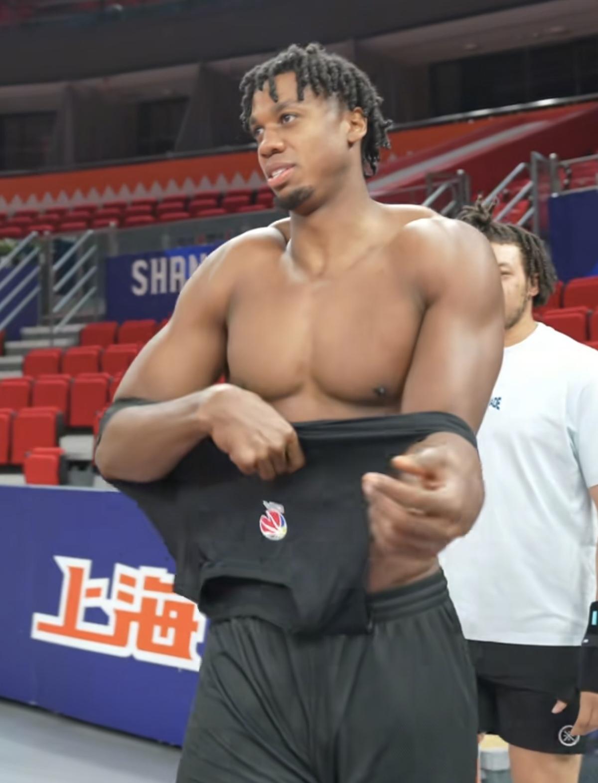 辽宁男篮本来盘算着趁上海男篮两大外援伤停的机会拿下比赛，稳固季后赛排名，结果白边