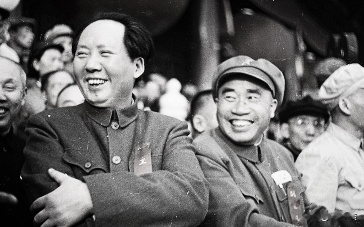 毛主席的霸气果然名不虚传，开国大典前夕，周总理问毛主席：“礼炮应当鸣几响呢？”毛