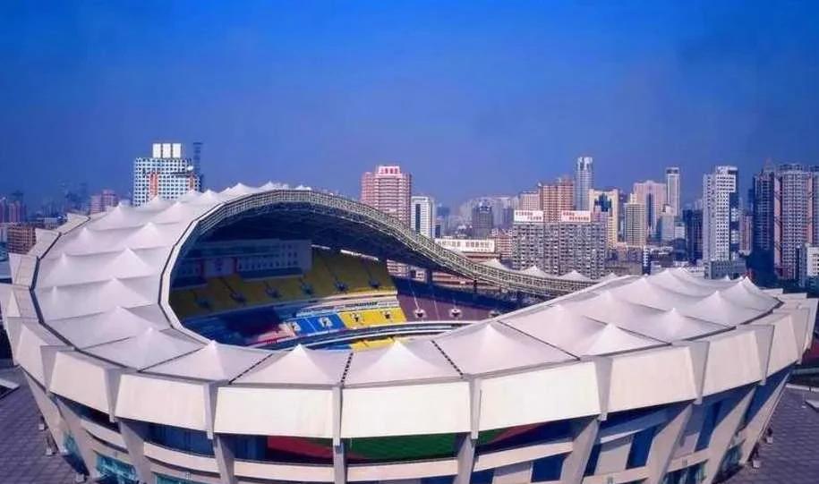 承办国足邀请赛很可能是这4座体育馆产生1，成都凤凰山体育馆2，大连梭鱼湾足球