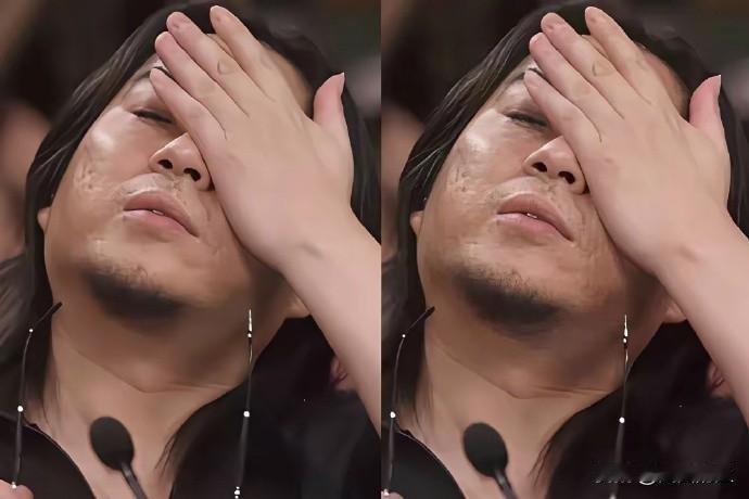 高晓松开直播想露脸，结果才十几分钟，屏幕就被密密麻麻的“滚”字刷屏了。他缩着脖子