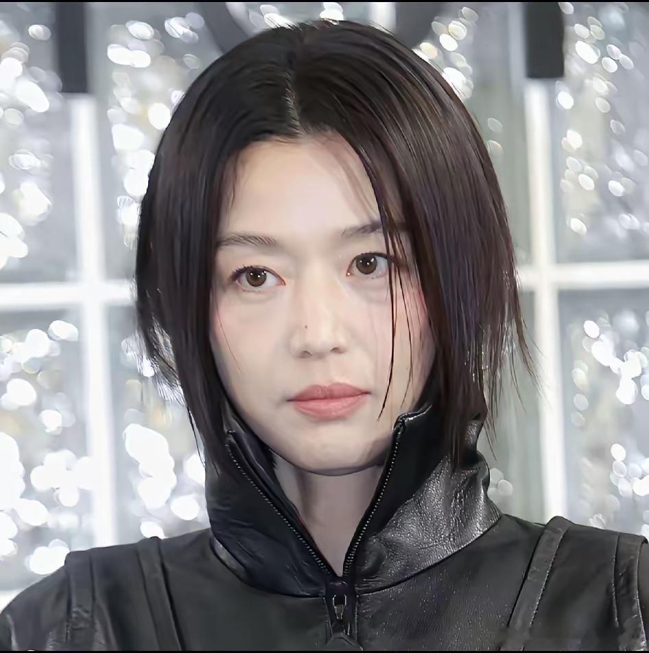 发现没复出后的全智贤有一点不太对劲啊，那就是她现在整个人给人的感觉，完全都变了啊