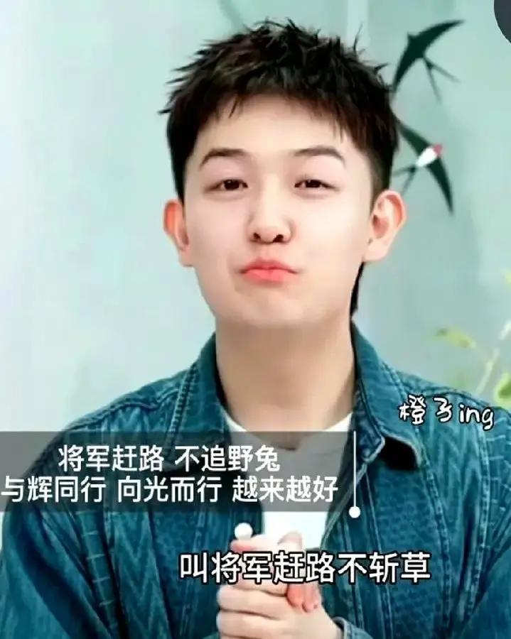 昨晚看直播，董宇辉念出那条“让董董单飞”的弹幕，我正准备吃瓜，结果董董瞬间急到话