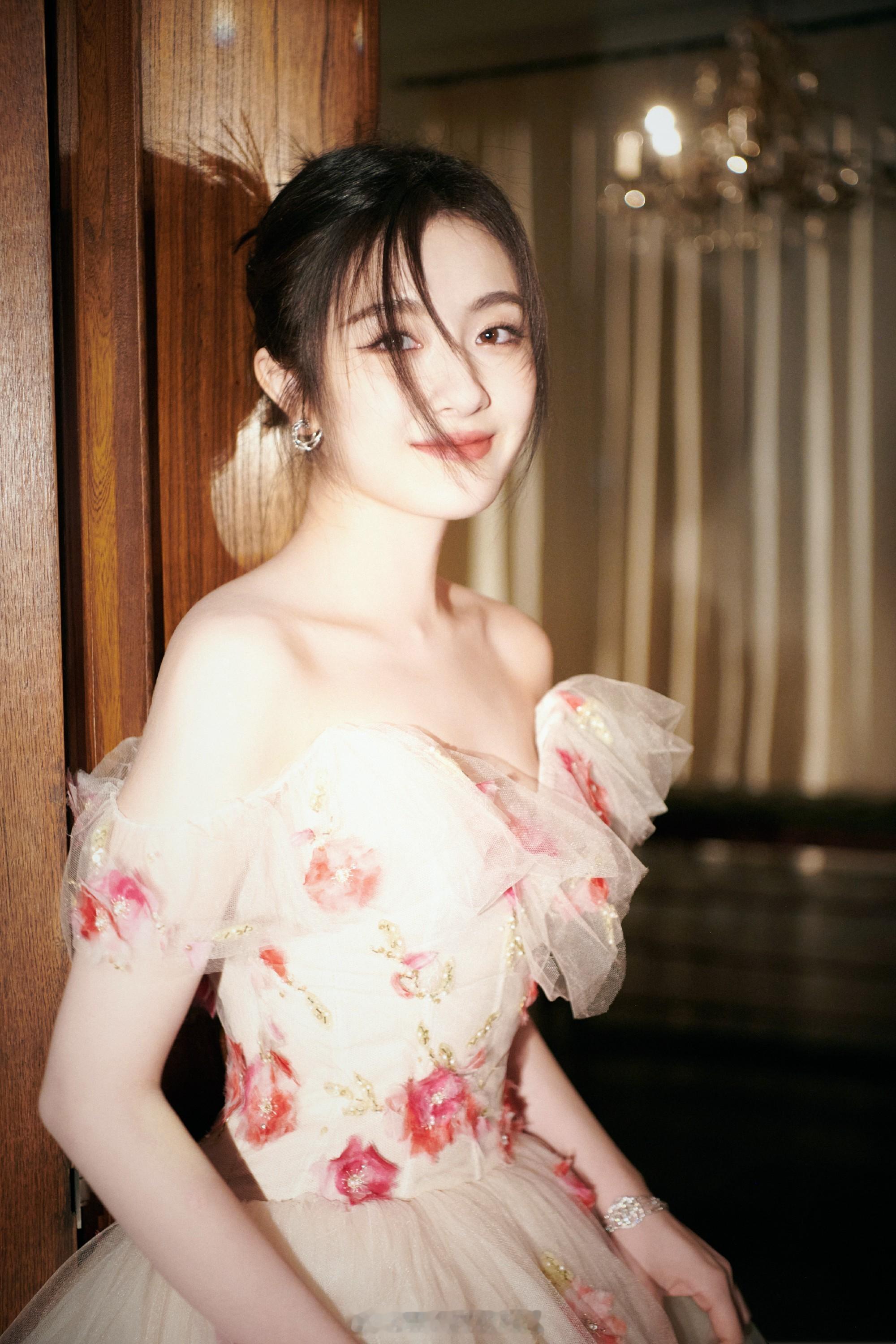 李兰迪氧气感写真温柔短发