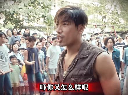 乌鸦震惊的发现人群里自己的老母也举起了砍刀