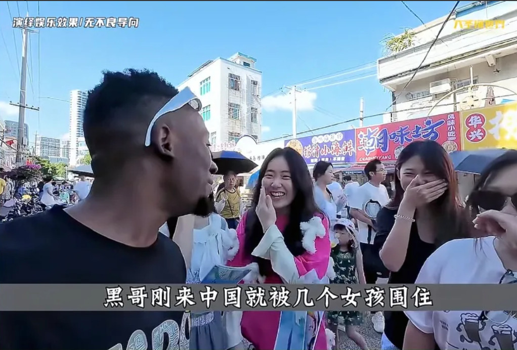 崇洋媚外要延续到什么时候？一个美国男在中国待了十年，竟然交往过1200多个女孩，