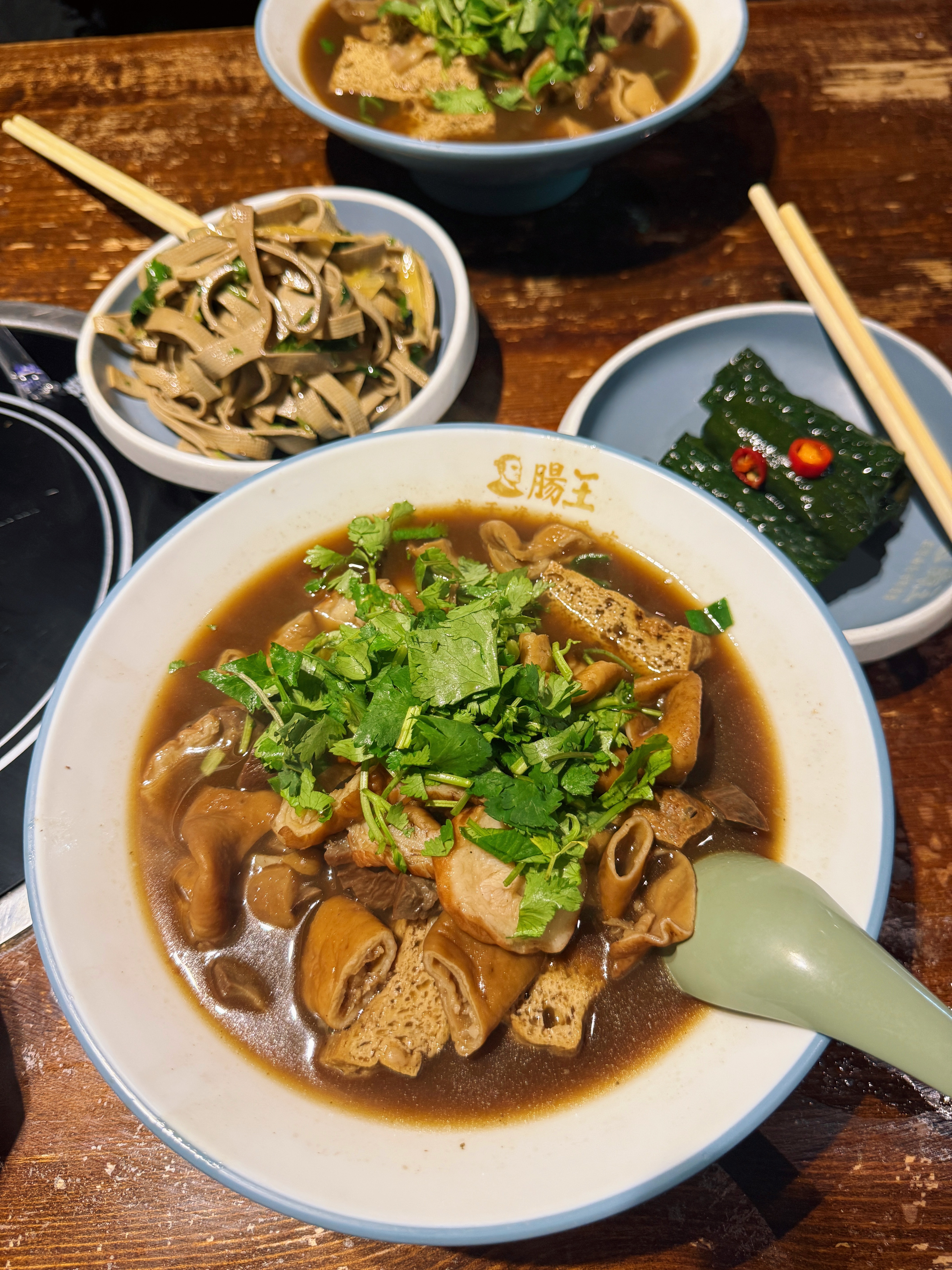 打卡一下北京的卤煮火烧大肠很美味，跟我们经常吃的沙茶面感觉差不多就是这汤头比较咸