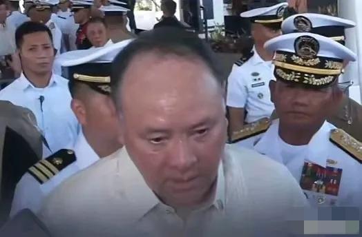 24国撑腰，菲律宾防长对中国“宣战”？话音刚落，055大驱的炮弹已经上膛！1.7