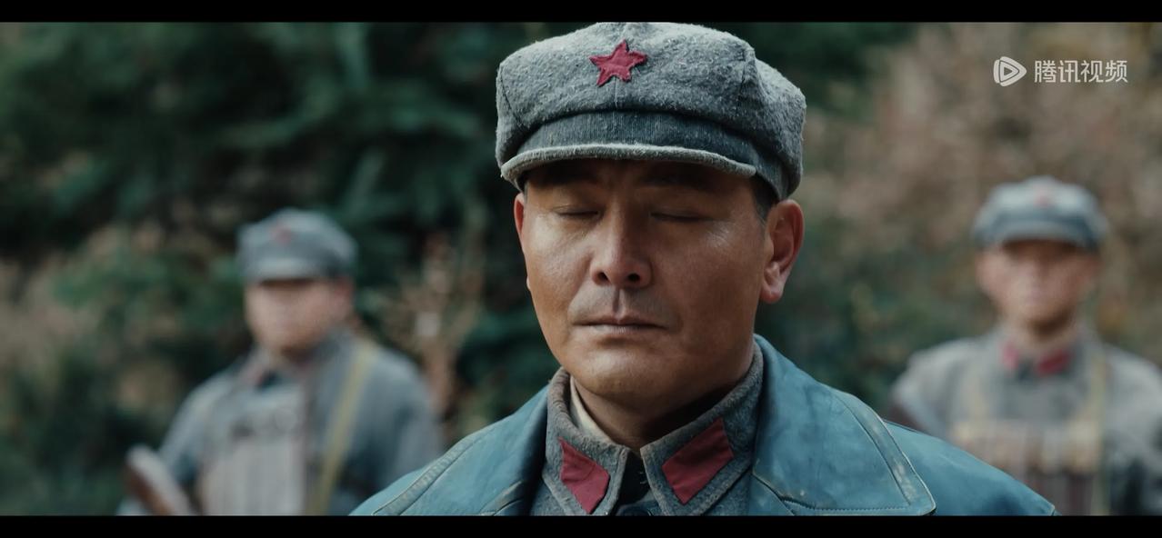 记住这个人，以权压人，朱老总和刘伯承都劝不动他。为了红一，红四方面军顺利过草
