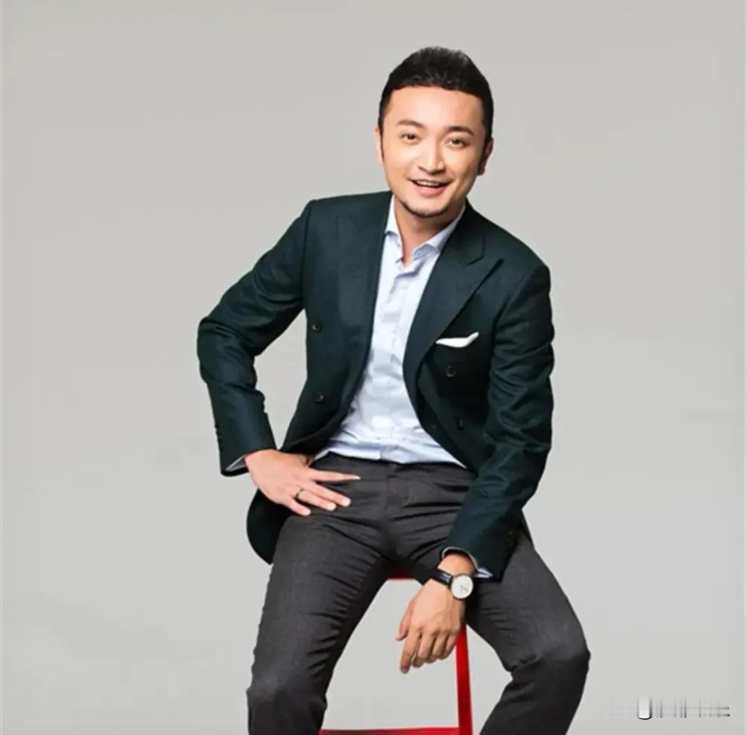 尼格买提，家宴太硬核了！尼格买提家宴8个菜没一个青菜！网友调侃“全是碳水”，