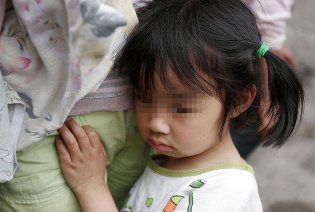 幼儿园接孩子, 妈妈晚了5分钟, 看到孩子时, 妈妈感到后怕