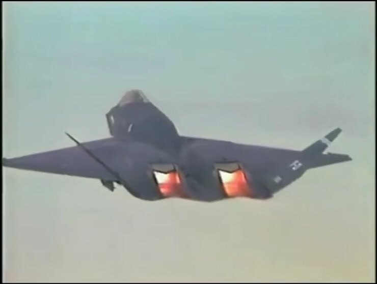 升空中的YF-23​​​