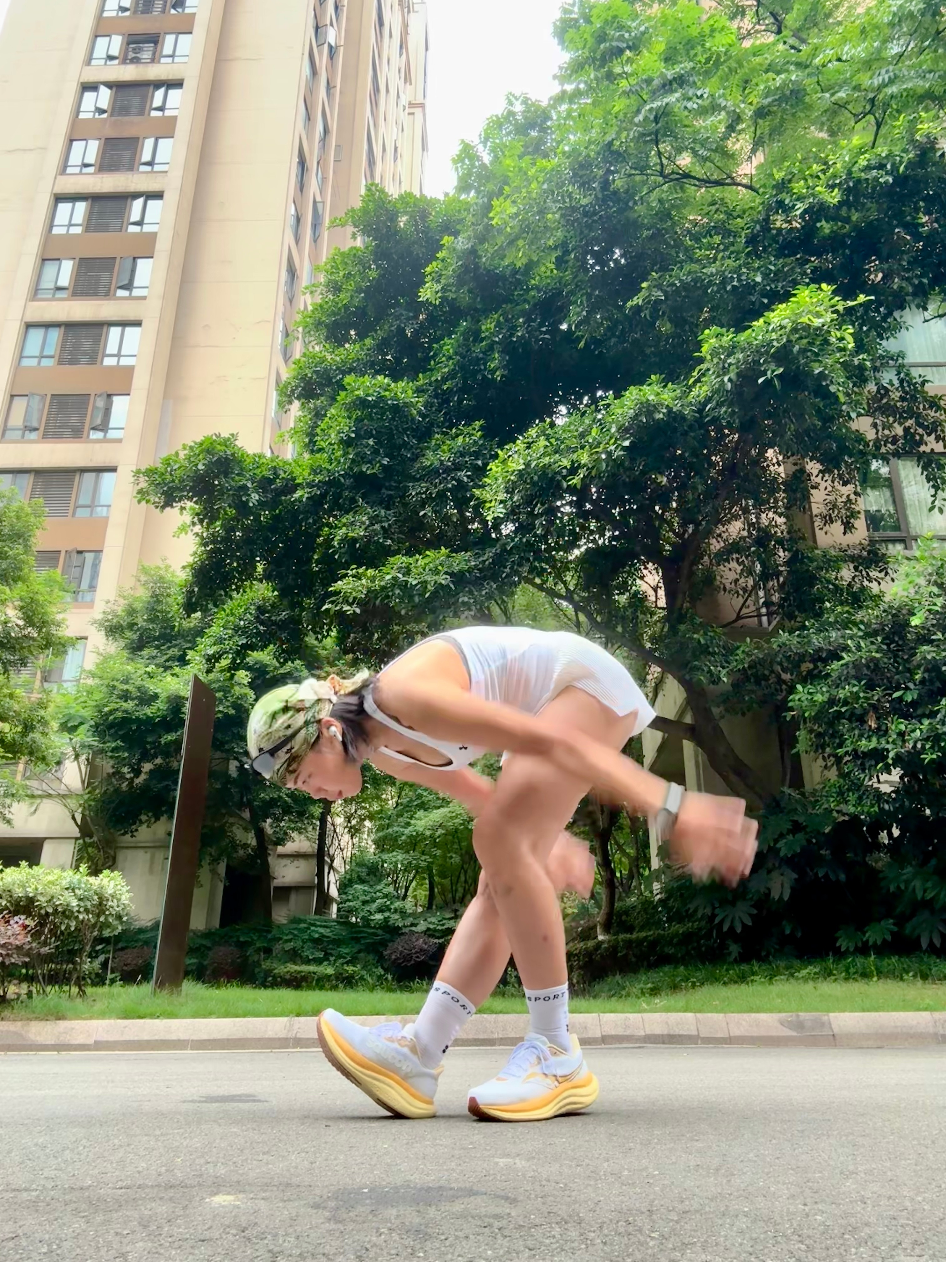 新鞋震撼试跑，但是状态不佳，只跑了5公里，所以拍了很多照片希望跑步带我降点体脂啊