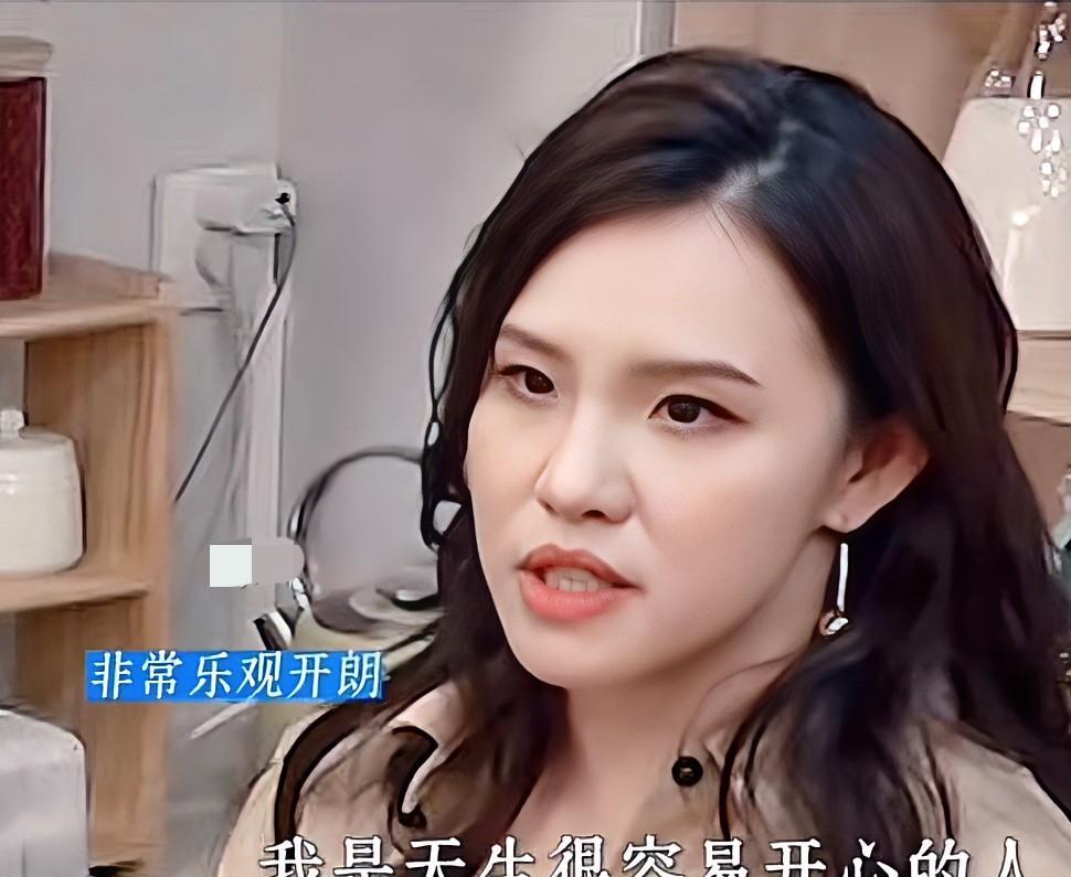 演员谢依霖说：“我是个非常容易开心的人，生活中有很多事情都会让我觉得很满足，身边