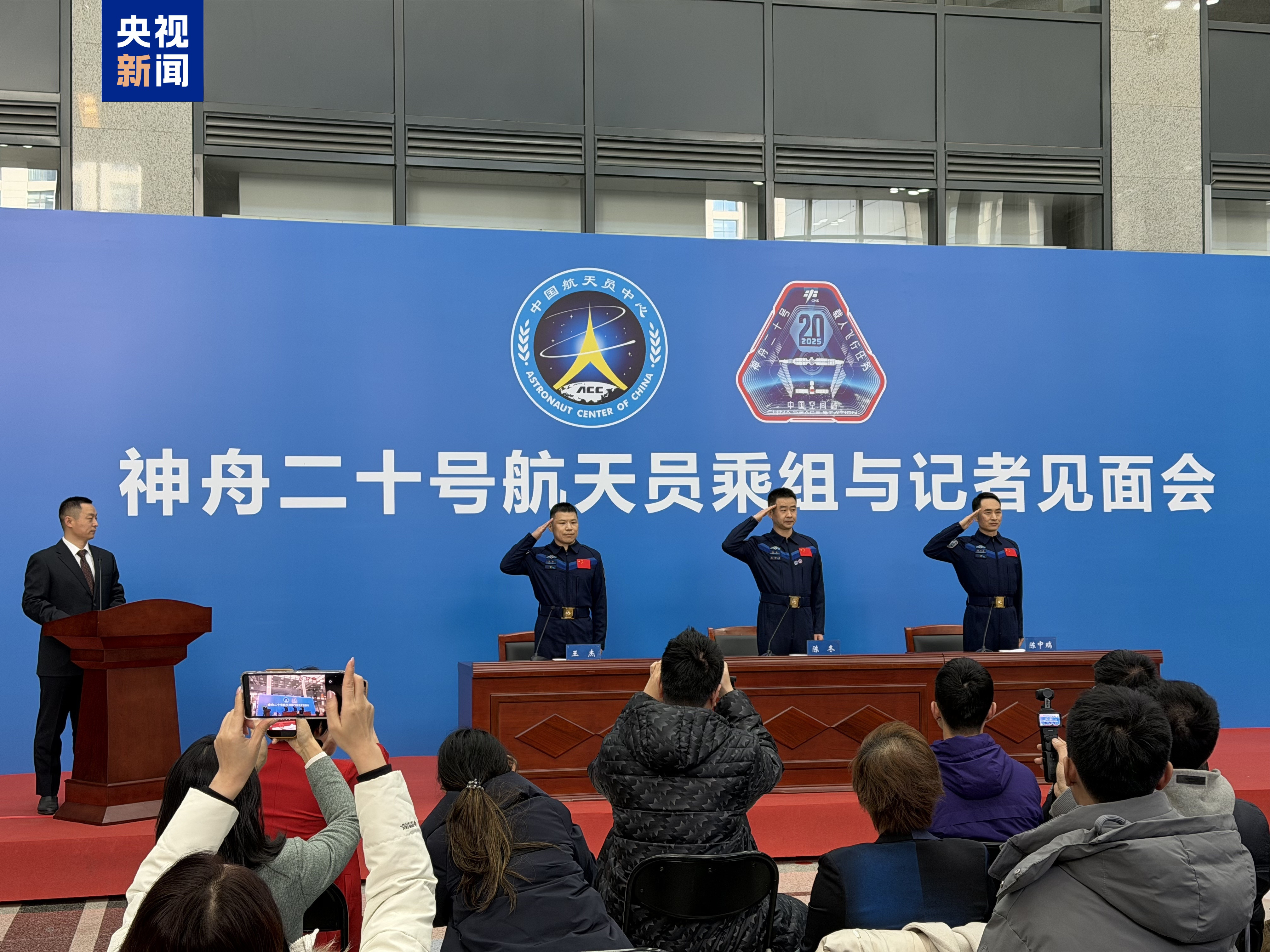 神二十乘组讲述舷窗遭空间碎片撞击后应急处置过程