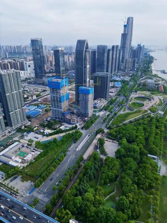 武汉在发展新质生产力上真的很会因地制宜！武汉高校云集，像武汉大学、华中科技大学等
