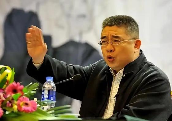 复旦大学钱文忠教授说：“做人，不要去责怪任何人，合得来，好好相处，多多关怀