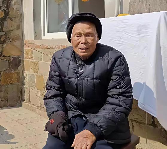 拼刺英雄董明德：朝鲜战场上的“小个子大杀神”2007年，山东莱阳前万第村，一