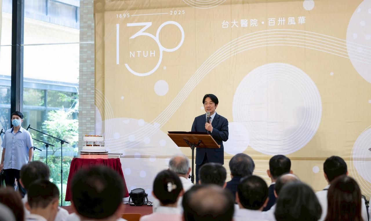 中国台湾省，此人近况照片：参加台大医院130周年院庆活动。时间是6月16日中午