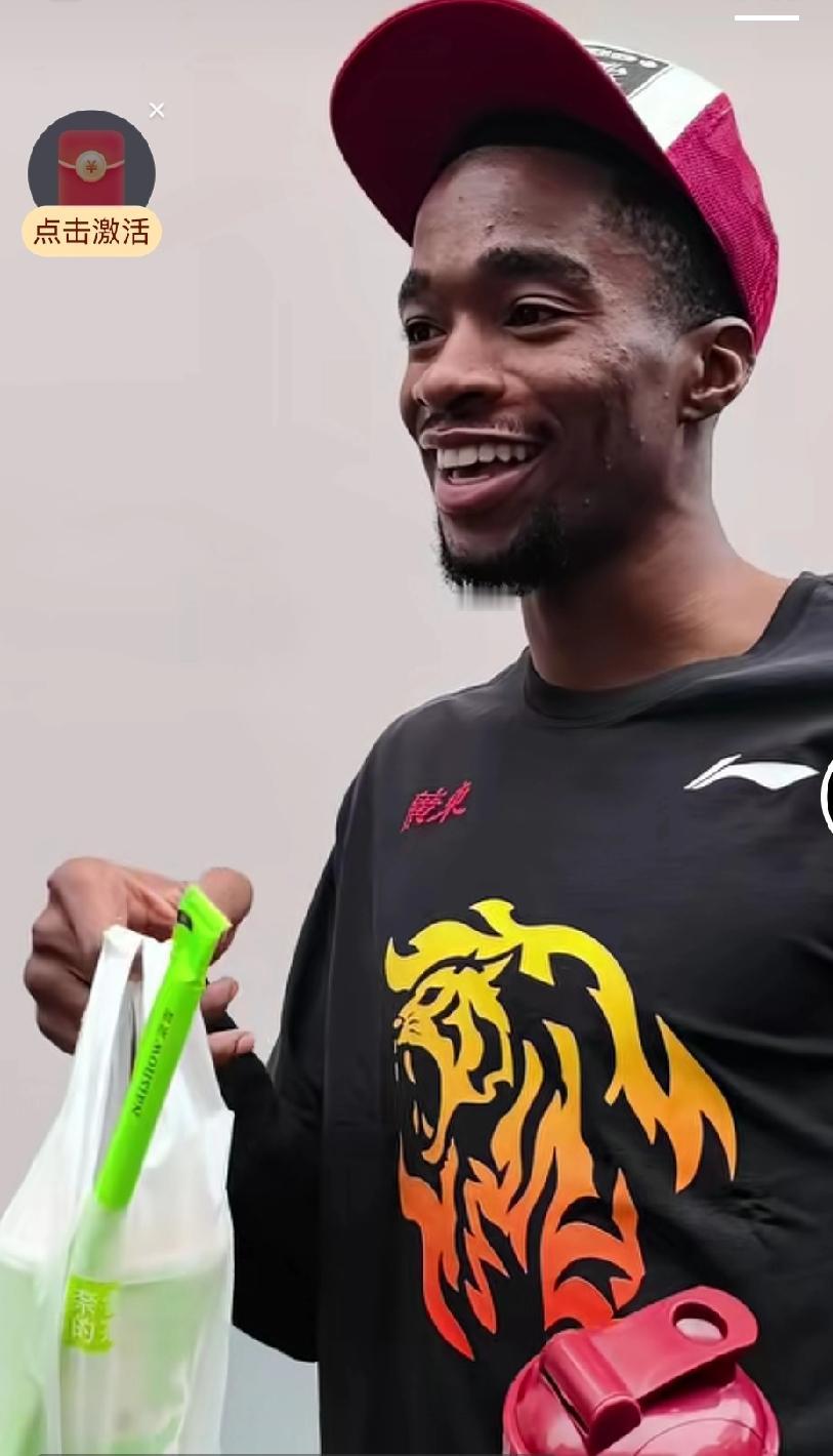 萨姆纳还没有被注册，他去武汉不是看球，明天应该有结果距离广东官宣萨姆纳，已经