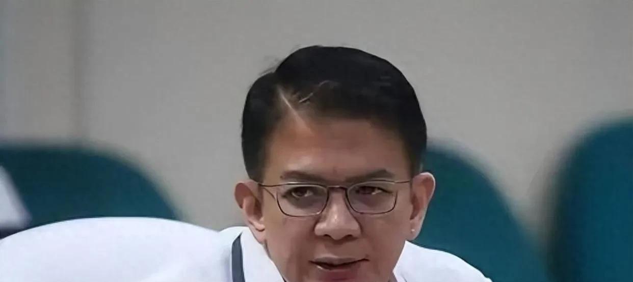 大概率连任，埃斯库德罗算是压中了？他在莎拉被弹劾案的处理过程中，偏向了莎拉这一方