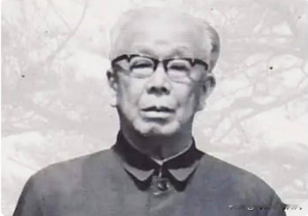 他是新中国辽宁省首任省委书记。主政期间，他牵头推进鞍钢扩建、沈阳机床、飞机、重