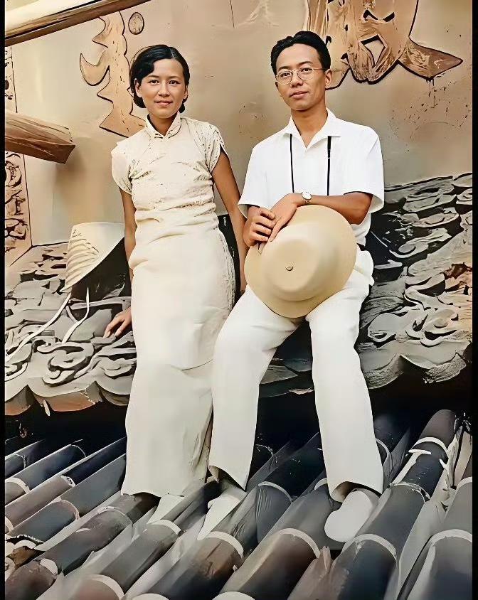 1936年，林徽因与梁思成登上天坛屋顶考察古建​​​