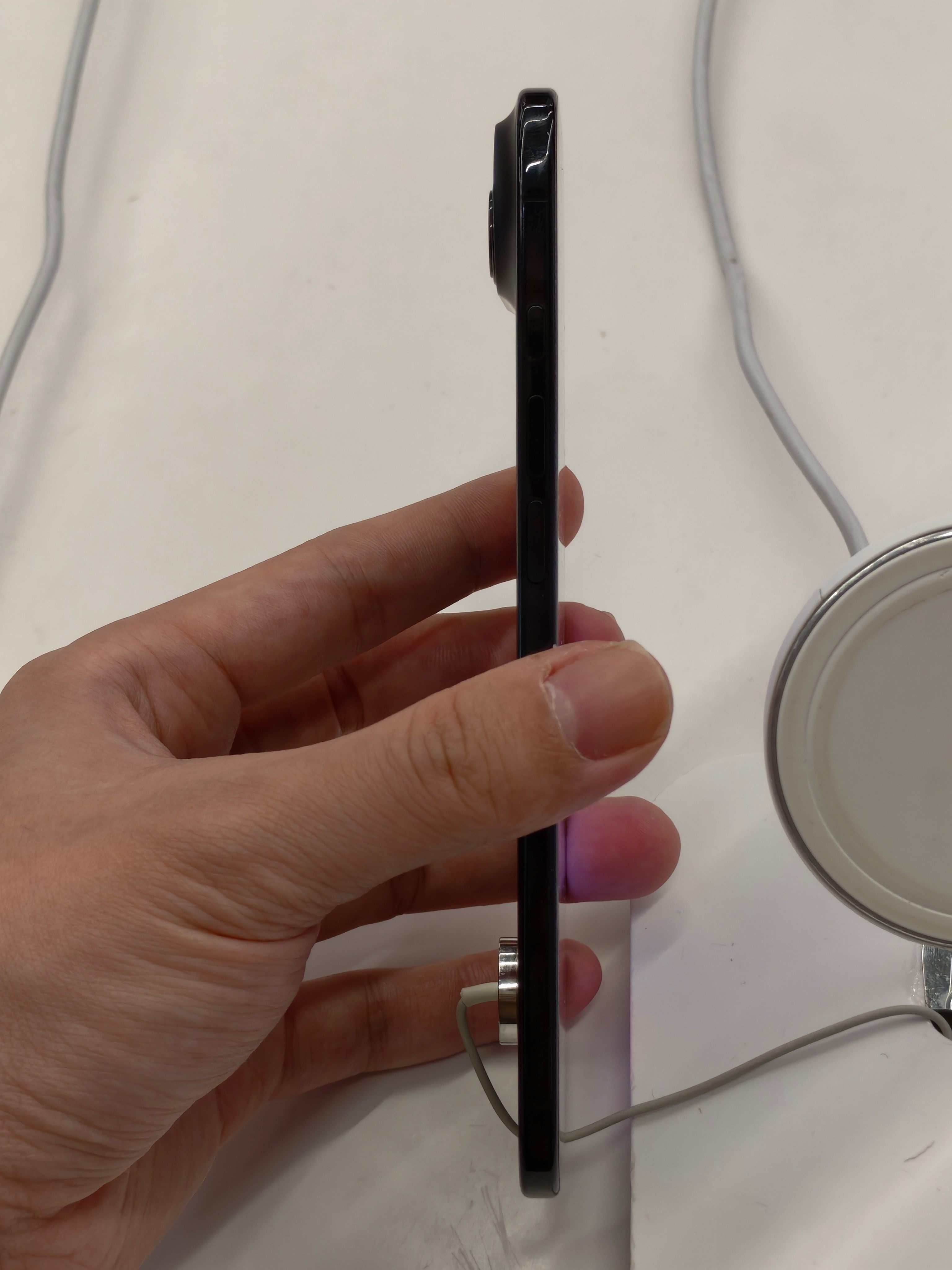 大家都知道iPhoneAir是电池小，不能装实体手机卡。但是应该很少人知道它是