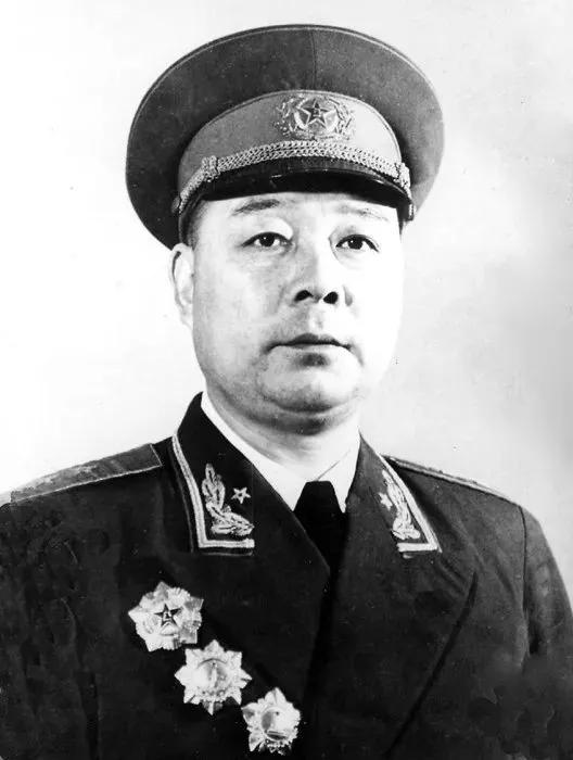 1949年冬天，湖北石首的一个鱼贩王光尧，突然被人拿着一张报纸找上门，说他失联十