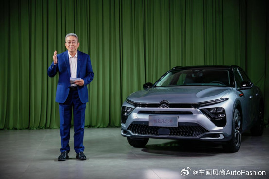 【东风雪铁龙新款凡尔赛C5X上市，三个版型一口价11.37万元-15.37万元