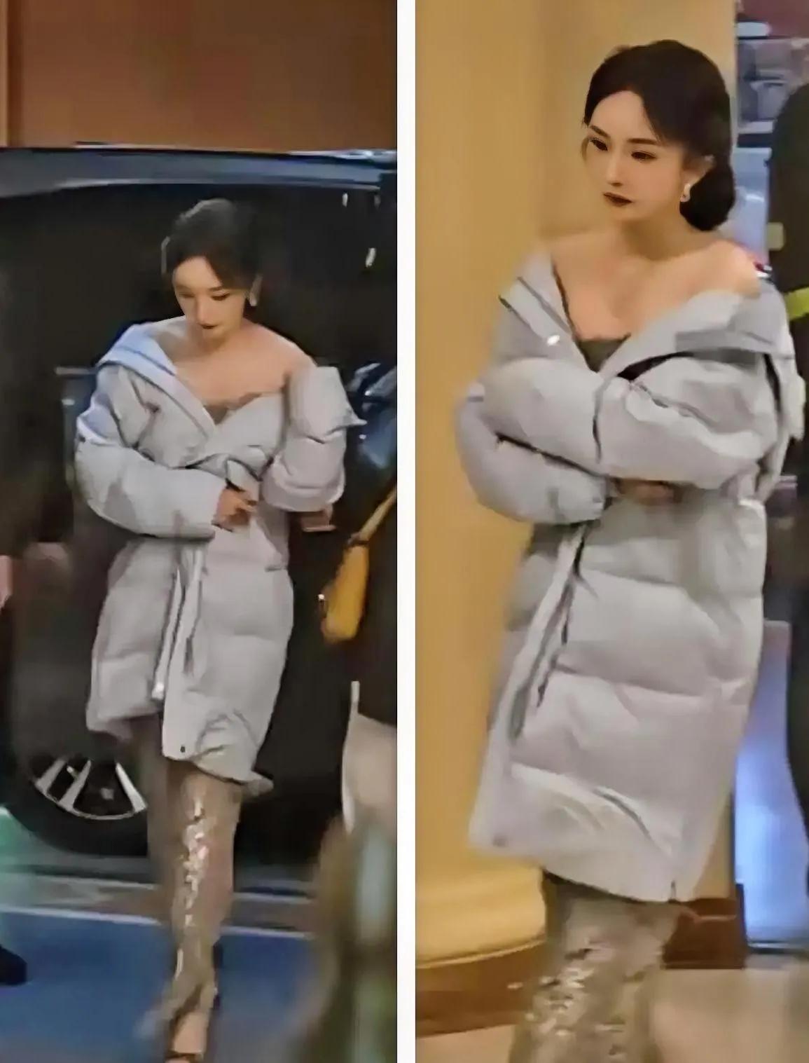 明星也不容易，5度的气温下杨幂现身活动现场，无奈扯下羽绒服，不是不怕冷，也不是爱